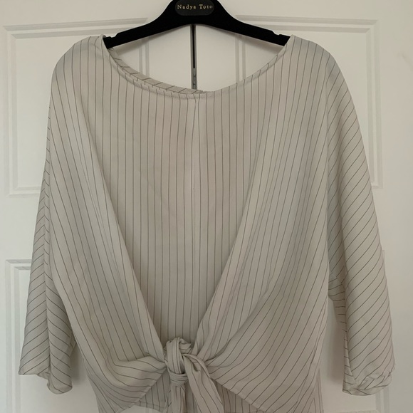 Line blouse - Picture 3 of 4